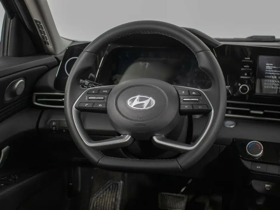 Hyundai Elantra, 2023 г.