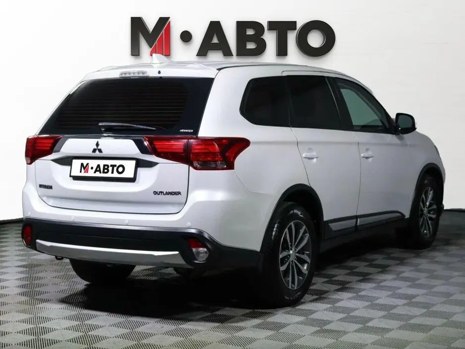Mitsubishi Outlander, 2015 г.