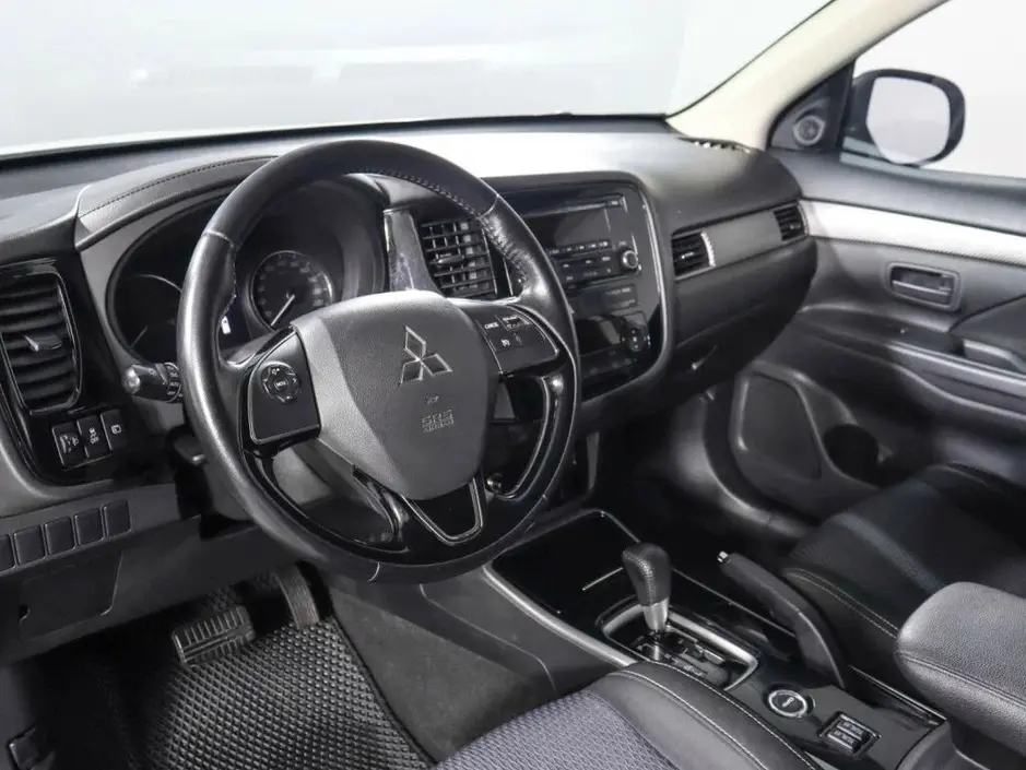 Mitsubishi Outlander, 2015 г.