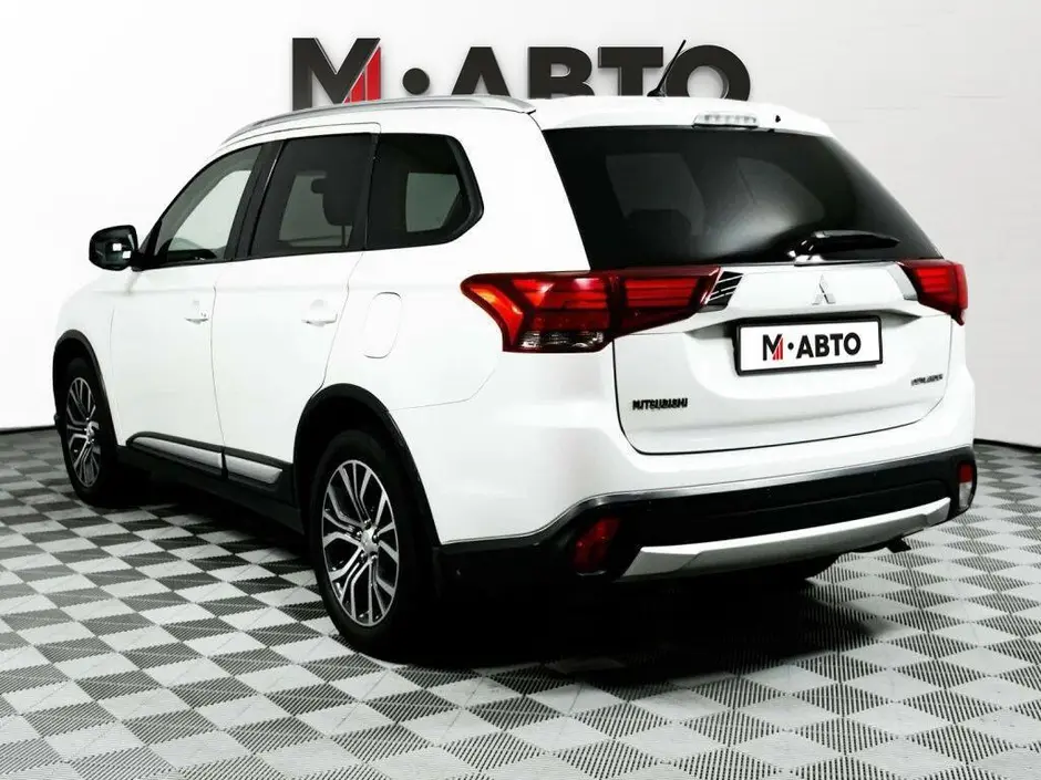 Mitsubishi Outlander, 2017 г.