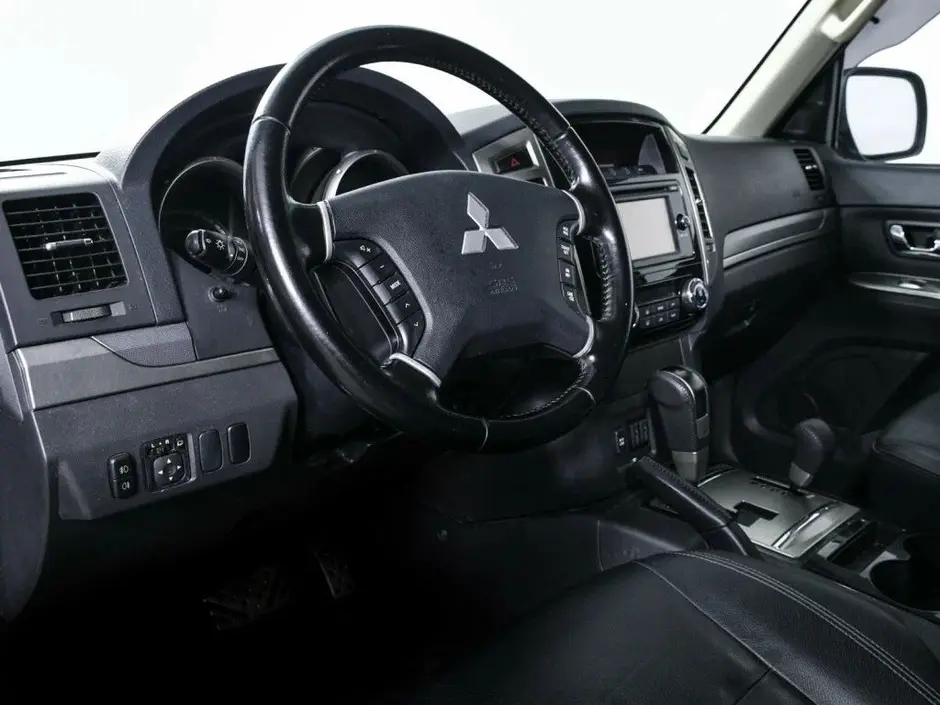 Mitsubishi Pajero, 2015 г.