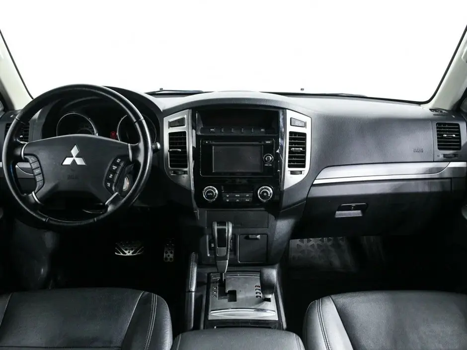 Mitsubishi Pajero, 2015 г.