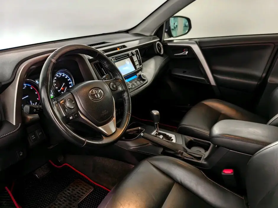 Toyota RAV4, 2015 г.