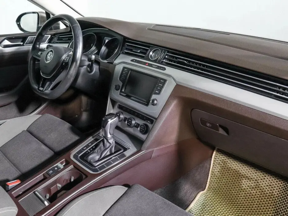 Volkswagen Passat, 2015 г.