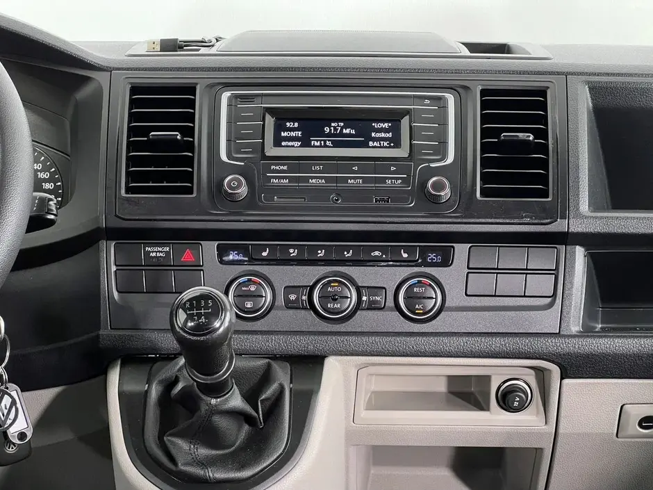 Volkswagen Caravelle, 2016 г.