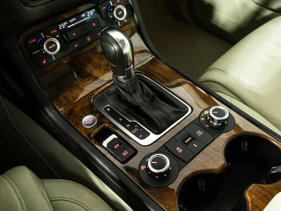 Volkswagen Touareg, 2014 г.